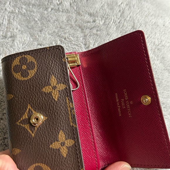 Louis Vuitton 6 Key Holder - Picture 4 of 16
